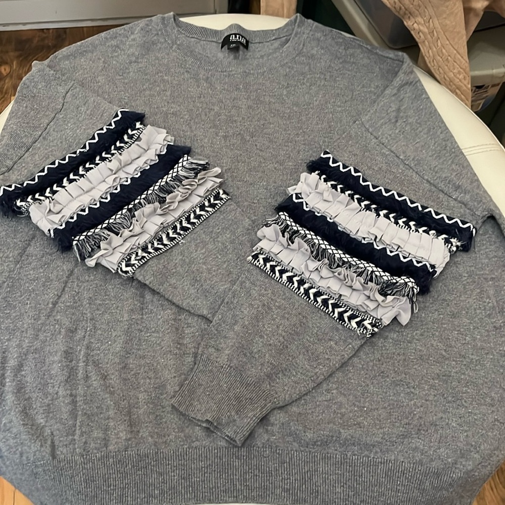 Very pretty a.n.a sweater long sleeves